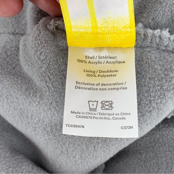 Hot Paws NWT Toddlers’ Grey Knit Toque with White PomPoms, 2 - 3 Years - Picture 10 of 14